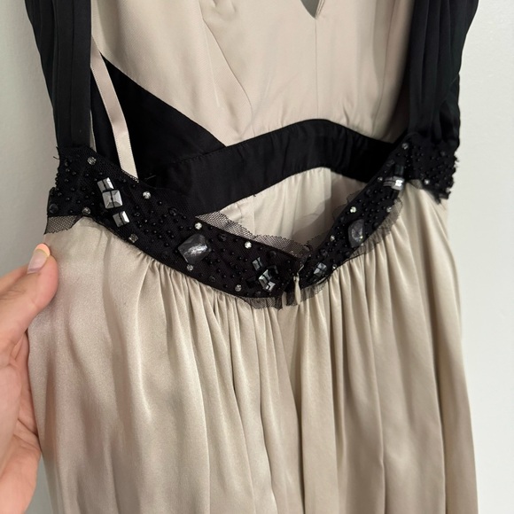 BCBG Maxazria Low Cut Front Open Back Champagne and Black Beaded Gown Size 4 - Picture 5 of 13